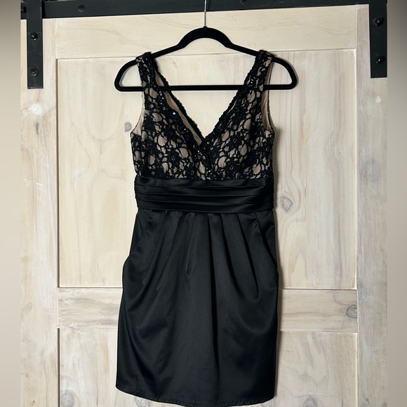 NW Collections black/nude cocktail dress with lace bodice size 6 - Picture 1 of 12